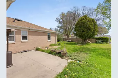611 S 32nd St, Manitowoc, WI 54220 - Photo 17