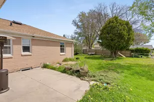 611 S 32nd St, Manitowoc, WI 54220 - Photo 17