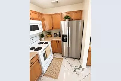 2187 S 98th St, West Allis, WI 53227 - Photo 9
