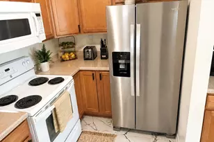 2187 S 98th St, West Allis, WI 53227 - Photo 9