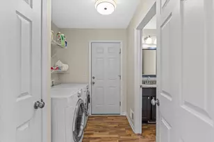 1126 S 121st St, West Allis, WI 53214 - Photo 9