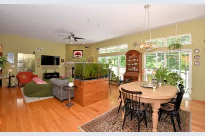 3326  Emmertsen Rd, Racine, WI 53406 - Photo 9