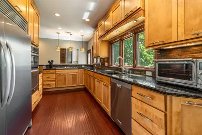 1530  Fairhaven Blvd, Elm Grove, WI 53122 - Photo 7