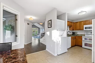 W240N2160  Dorchester Dr #11B, Pewaukee, WI 53072 - Photo 9