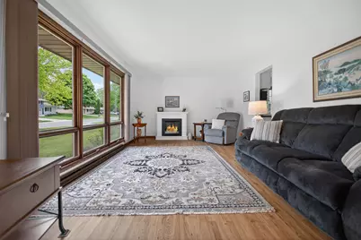 508  Whitegate Dr, Saukville, WI 53080 - Photo 5