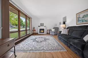 508 Whitegate Dr, Saukville, WI 53080 - Photo 5