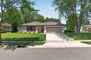 508 Whitegate Dr, Saukville, WI 53080 - Photo 3