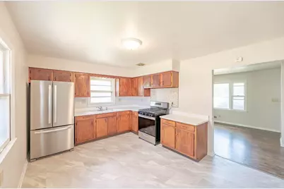 6438 S 20th St, Milwaukee, WI 53221 - Photo 5