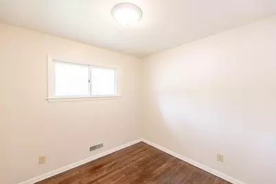 6438 S 20th St, Milwaukee, WI 53221 - Photo 9