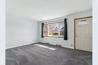 1422 S 35th St, Manitowoc, WI 54220 - Photo 7