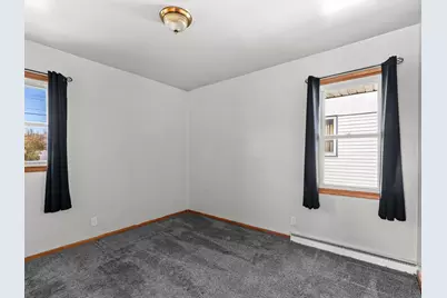 1422 S 35th St, Manitowoc, WI 54220 - Photo 11