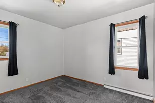 1422 S 35th St, Manitowoc, WI 54220 - Photo 11