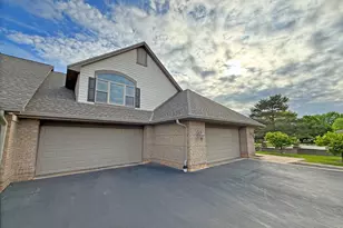 7571 W Tuckaway Pines Cir, Franklin, WI 53132 - Photo 31