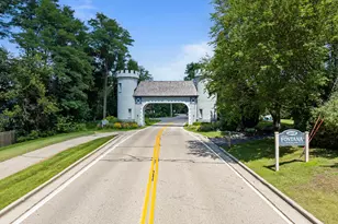 860 Trails End Dr, Fontana, WI 53125 - Photo 83