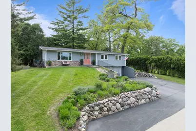 860  Trails End Dr, Fontana, WI 53125 - Photo 3