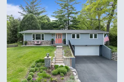 860  Trails End Dr, Fontana, WI 53125 - Photo 3