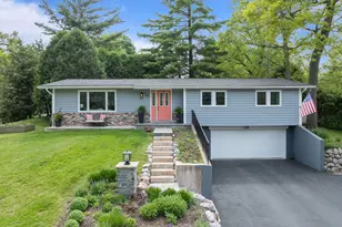 860 Trails End Dr, Fontana, WI 53125 - Photo 3