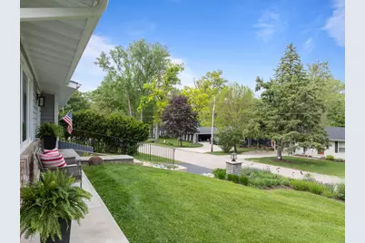 860  Trails End Dr, Fontana, WI 53125 - Photo 5