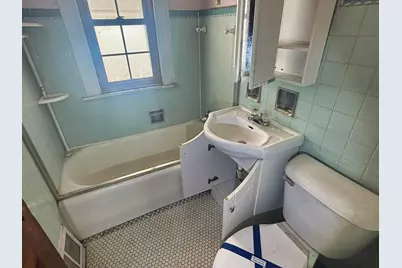 2236 S 35th St, Milwaukee, WI 53215 - Photo 13