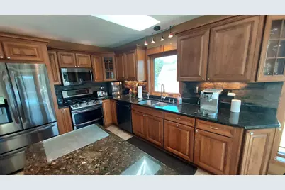 8404 S 68th St, Franklin, WI 53132 - Photo 11