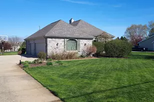8404 S 68th St, Franklin, WI 53132 - Photo 47