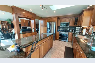 8404 S 68th St, Franklin, WI 53132 - Photo 3