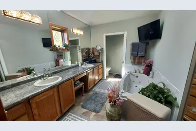 8404 S 68th St, Franklin, WI 53132 - Photo 27