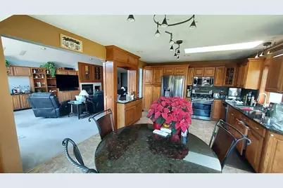8404 S 68th St, Franklin, WI 53132 - Photo 5