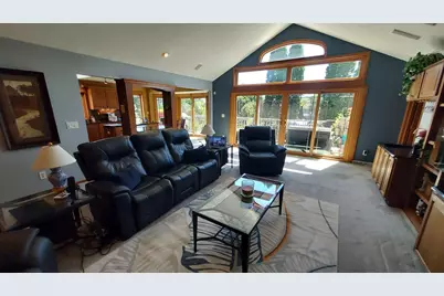 8404 S 68th St, Franklin, WI 53132 - Photo 5