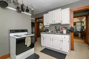 6221 W Lloyd St, Wauwatosa, WI 53213 - Photo 9