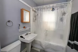 6221 W Lloyd St, Wauwatosa, WI 53213 - Photo 25