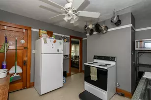 6221 W Lloyd St, Wauwatosa, WI 53213 - Photo 7