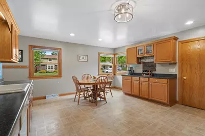 1971  Cascade Dr, Waukesha, WI 53188 - Photo 7