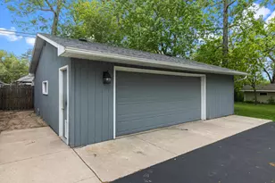 2124 Lakeshore Dr, Racine, WI 53139 - Photo 9