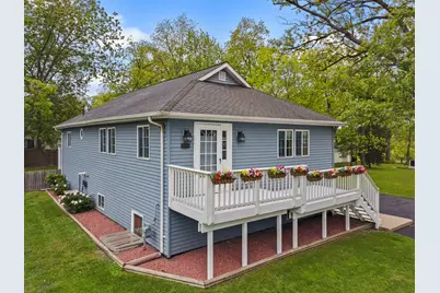 2124  Lakeshore Dr, Racine, WI 53139 - Photo 3