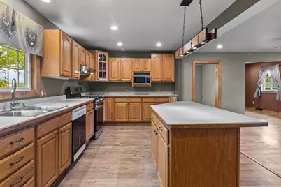 2124  Lakeshore Dr, Racine, WI 53139 - Photo 15
