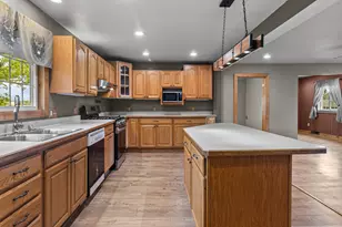 2124 Lakeshore Dr, Racine, WI 53139 - Photo 15