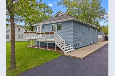2124  Lakeshore Dr, Racine, WI 53139 - Photo 7