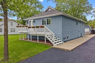 2124 Lakeshore Dr, Racine, WI 53139 - Photo 7