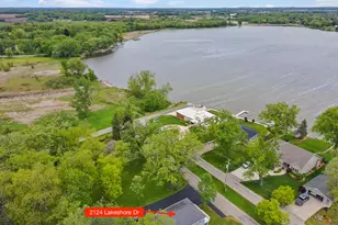 2124 Lakeshore Dr, Racine, WI 53139 - Photo 11