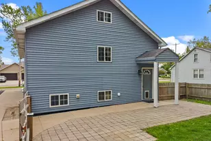 2124 Lakeshore Dr, Racine, WI 53139 - Photo 43