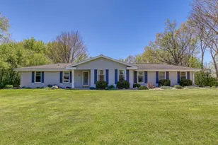 1135 Ridgeway Rd, Brookfield, WI 53045 - Photo 5