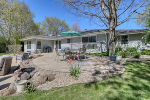 1135 Ridgeway Rd, Brookfield, WI 53045 - Photo 9