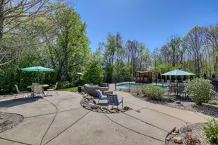 1135 Ridgeway Rd, Brookfield, WI 53045 - Photo 11