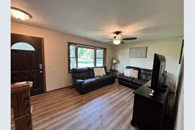 909  Country Ln, Watertown, WI 53098 - Photo 9