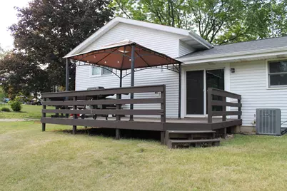 909  Country Ln, Watertown, WI 53098 - Photo 7