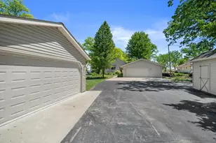7301 W Wind Lake Rd, Racine, WI 53185 - Photo 43