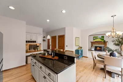 2138  Deer Path, Waukesha, WI 53189 - Photo 11