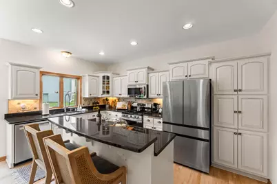 2138  Deer Path, Waukesha, WI 53189 - Photo 7