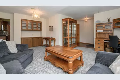 W164N9918  Robins Way, Germantown, WI 53022 - Photo 9
